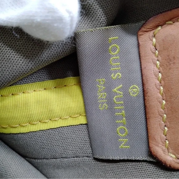 Louis Vuitton Bucket Bag - Picture 4 of 6